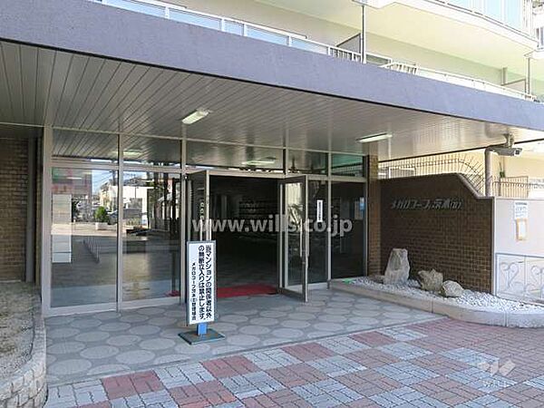 エントランス。複数沿線利用可能の好立地！東海道本線「JR茨木駅」徒歩13分、阪急京都線、大阪モノレール本線「南茨木駅」徒歩12分！