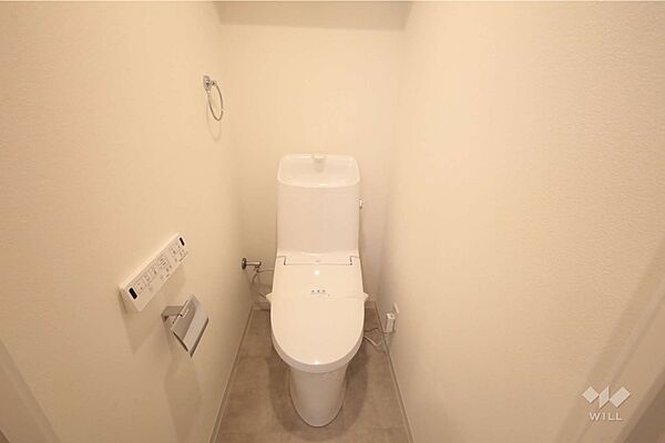 トイレ［2026年7月23日撮影］トイレは洗面室内にあります！白基調で清潔感のある空間です！