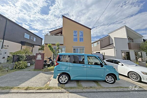 物件の駐車スペース［2026年7月26日撮影］2台駐車可能！車での移動が便利な立地です！自転車やバイクも数台停めることができそうです！