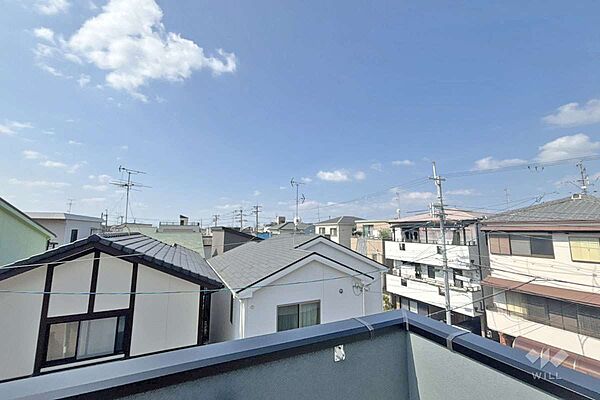 バルコニーからの眺め（南西方向）［2026年7月26日撮影］イオン新茨木徒歩4分！周辺はその他買い物施設や飲食店も充実しています！
