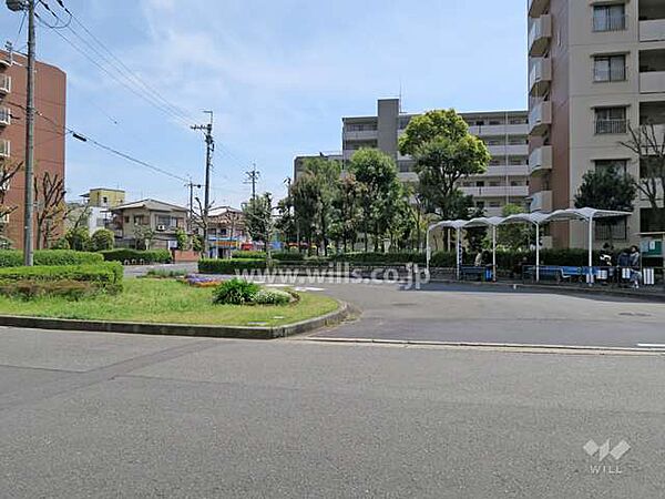 バスターミナル。「白川三丁目」バス停徒歩4分！バス乗車で阪急京都線「茨木市」駅、東海道本線「茨木」駅へのアクセススムーズ！
