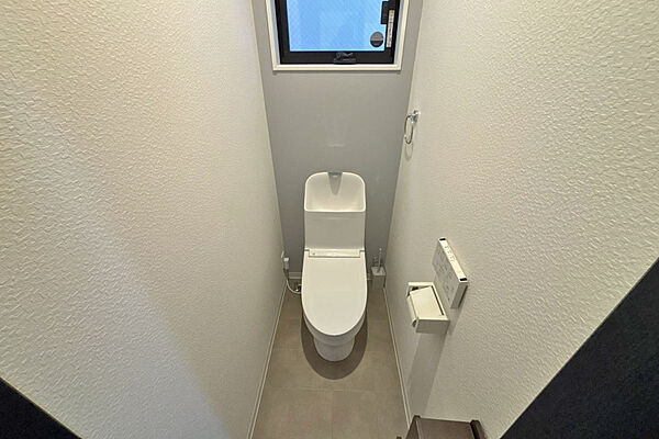 1階トイレ［2026年8月8日撮影］トイレは各フロアにあります！朝の忙しい時間帯も安心！室内大変丁寧にお使いです。