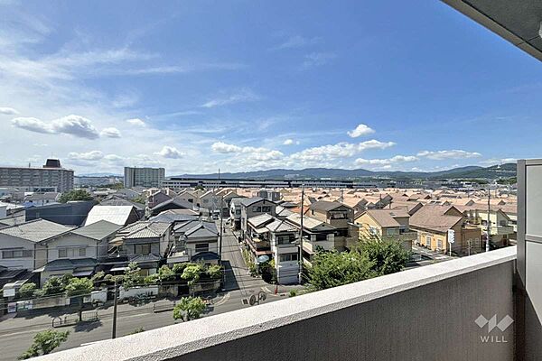 バルコニーからの眺め（北西方向）［2026年8月10日撮影］高い建物がなく、開放的な眺望です！