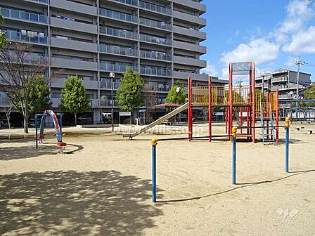 敷地に隣接して『東太田3丁目公園』があります。太田小学校徒歩18分、太田中学校徒歩19分。遊具が充実しており、お子様が思いっきり体を動かすことができます!