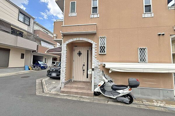 物件の玄関［2026年8月11日撮影］複数沿線利用可能の好立地！阪急京都線「正雀駅」徒歩7分、東海道本線「岸辺駅」徒歩15分、大阪モノレール本線「摂津駅」徒歩19分！