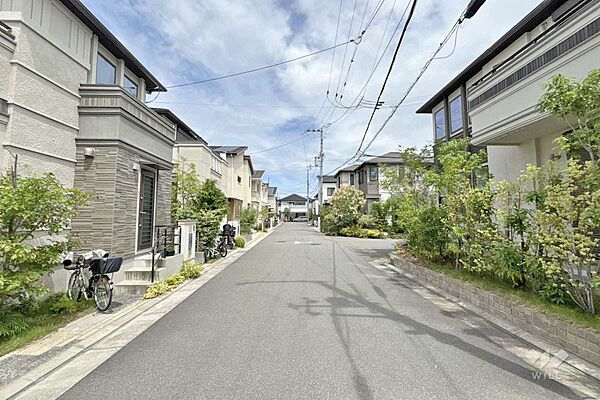 物件の西側前面道路（南側から）［2026年8月15日撮影］幅員6.3メートルの前面道路に11.7メートル接道しています！