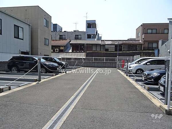 敷地内駐車場(屋外機械式)機械式の駐車場はいたずらや盗難のリスクが減ります！最新の空き状況につきましてはお問い合わせください。