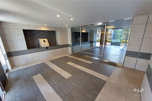 ホテルライクなエントランスはオートロック付きです。総戸数90戸のマンションです！ペット飼育可能！詳細につきましてはお問い合わせください。