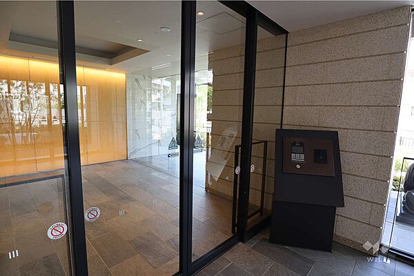 エントランスはオートロック付きです。