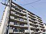 外観：ダイヤシャトー千里の外観(南東側から)全室洋室仕様の3LDK！南向きの専用庭付き！1階住戸につき階下への音を気にせず、生活ができます！各居室に収納有！