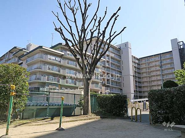敷地に隣接する穂積台公園