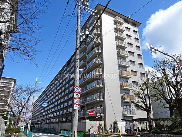 ローレルハイツ茨木総持寺1号棟の外観（南西側から）