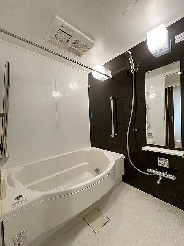 1418サイズの浴槽を採用♪浴室暖房乾燥機付きです♪