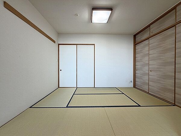 6帖の和室　2方向から出入りができます
