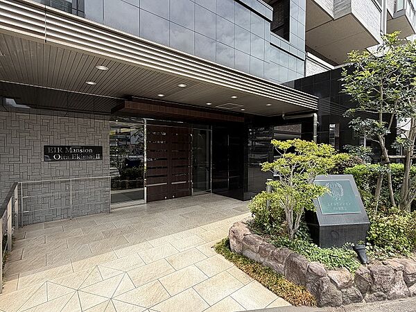 落ち着いたエントランス入口