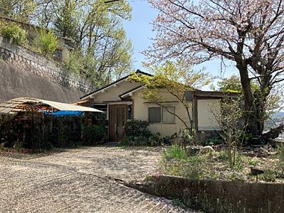 外観:比価の良い平屋建て。高台にあるので、景色もいいです。 外観:比価の良い平屋建て。高台にあるので、景色もいいです。