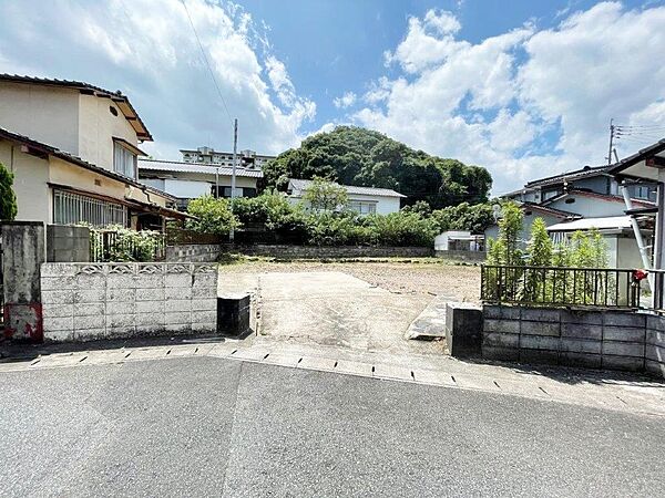 西鉄バス「溝堀三丁目」まで徒歩約9分です。