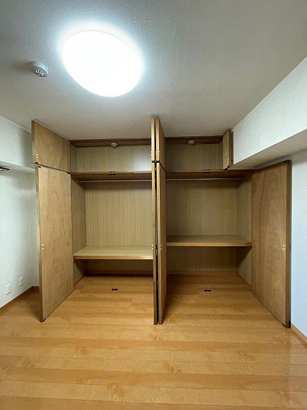 部屋を広く使える収納スペースが魅力的です。　