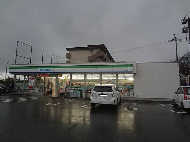 ファミリーマート茶売町店（58m）