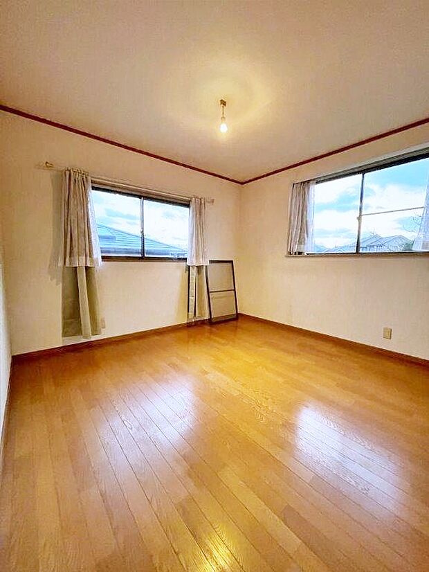 2面採光の明るいお部屋です。