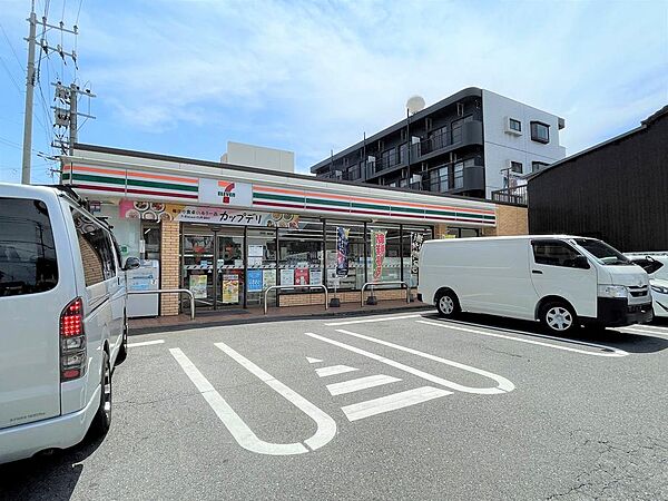 セブンイレブン若松大井戸店（301m）