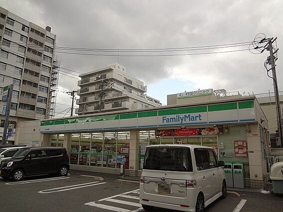 ファミリーマー...