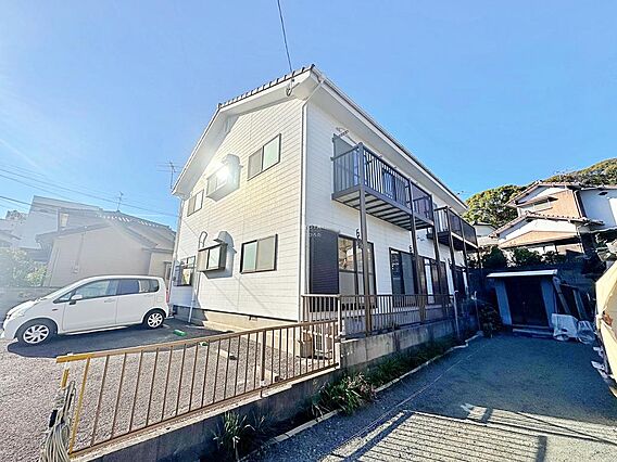 普通車4台の駐...