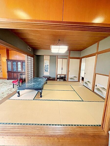 リビング横の和室です。客間としても便利です。