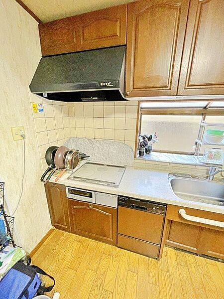 IHクッキングコンロはお手入れ楽々、安全にお料理できるのが魅力的です。