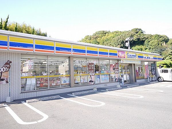 ミニストップ中間蓮花寺店（951m）