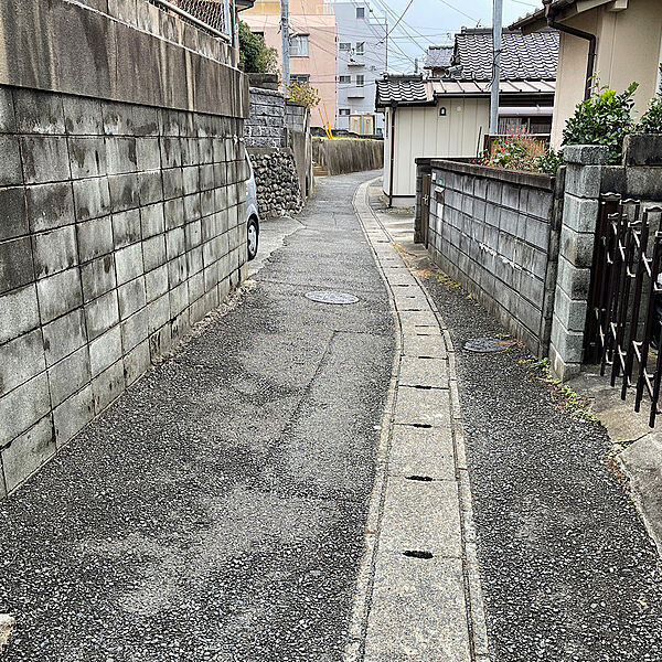 コンビニ　スーパー　ドラッグストアまで徒歩5分圏内です。