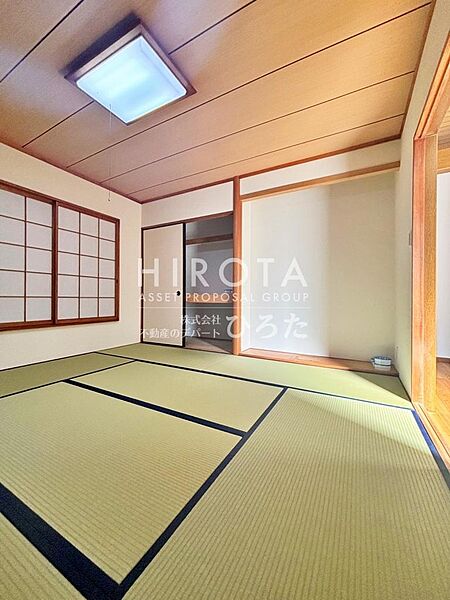 和室だと足をのばして寛ぐことができ、客間やお子様の遊び場など幅広い用途で利用できます。