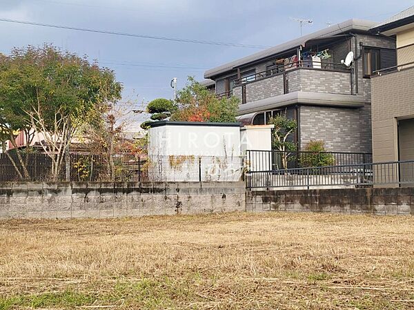 閑静な住宅街にあります。