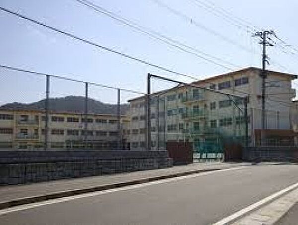 北九州市立長尾小学校（445m）