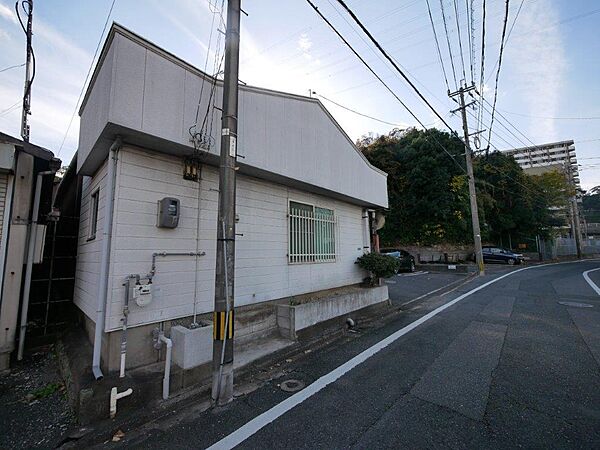 事務所：木造スレート葺平家建　78.81平米　昭和45年4月築