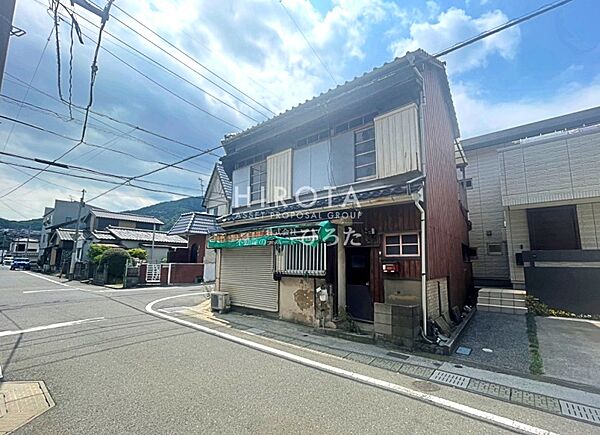 道路との高低差もなく、お車の出入りもしやすいですよ。