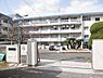周辺：北九州市立霧丘中学校（806m）