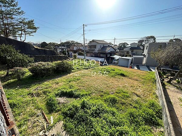 閑静な住宅街に立地しています。