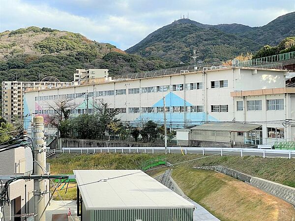 北九州市立黒畑小学校（766m）
