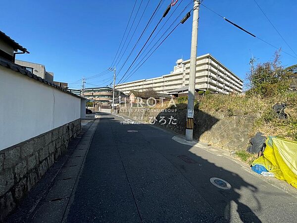 前面道路は幅員約5ｍです。