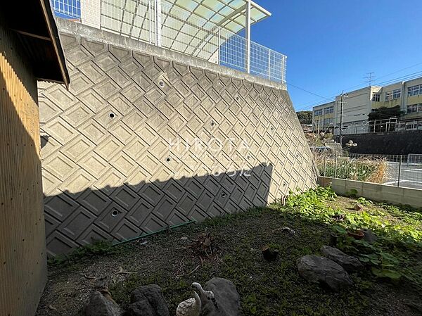 隣地との境界です。