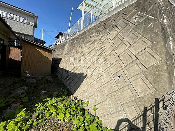 隣地との境界です。