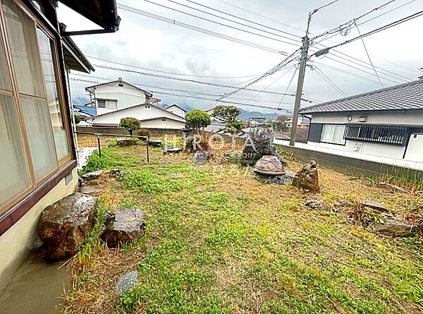 332m2（100坪）の角地で広さに余裕のある敷地です。