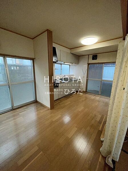 ダイニングキッチンです。約9.75帖あります。