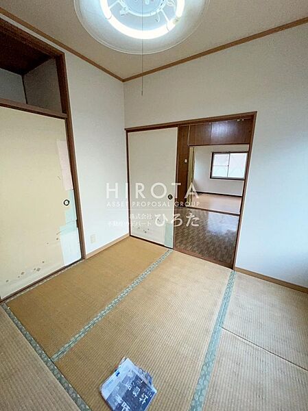 和室だと足をのばして寛ぐことができ、客間やお子様の遊び場など幅広い用途で利用できます。