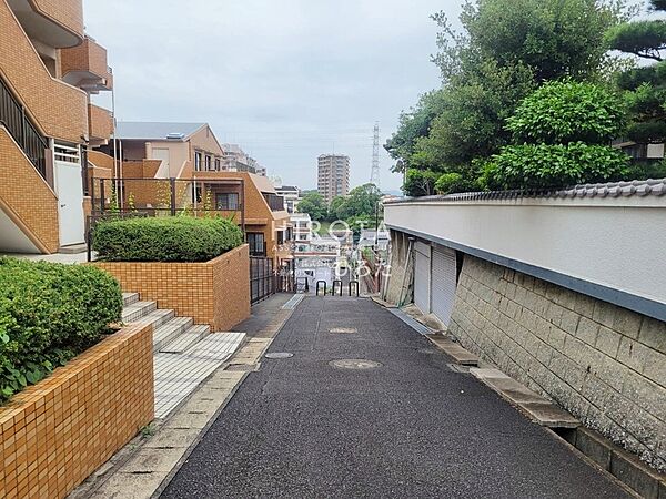 南側です。道路幅員約4.1ｍあります。