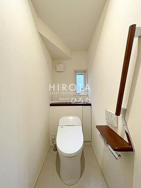 温水洗浄暖房便座が魅力的なトイレです。