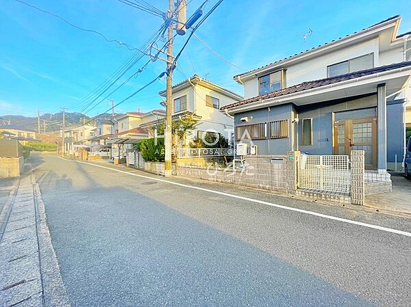 前面道路と駐車場もフラットで出入りしやすい　