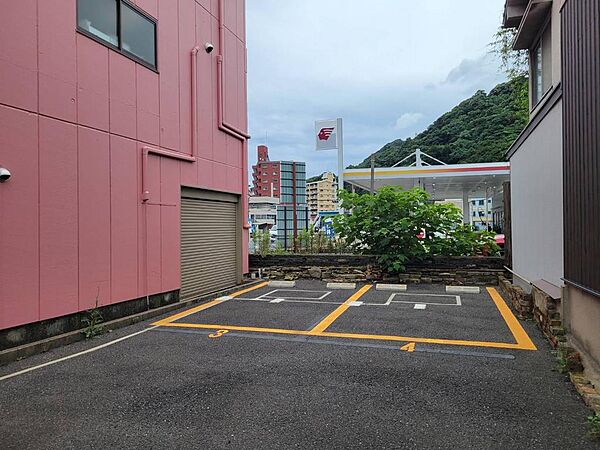 現況駐車場です。現況のままのお引渡しも駐車場契約を解約後のお引渡しも可能です。