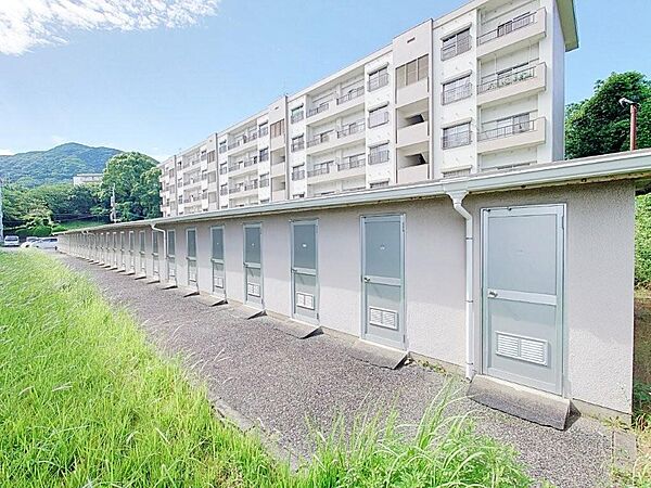 お部屋とは別に倉庫がついています。
